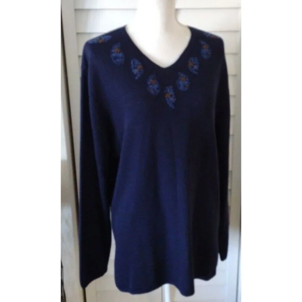 Pendleton‎ women's v-neck embroidered navy sweater L